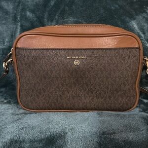 Micheal Kors Crossbody